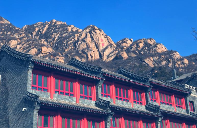 如何通过Python编写代码去除图片中的摩尔纹？