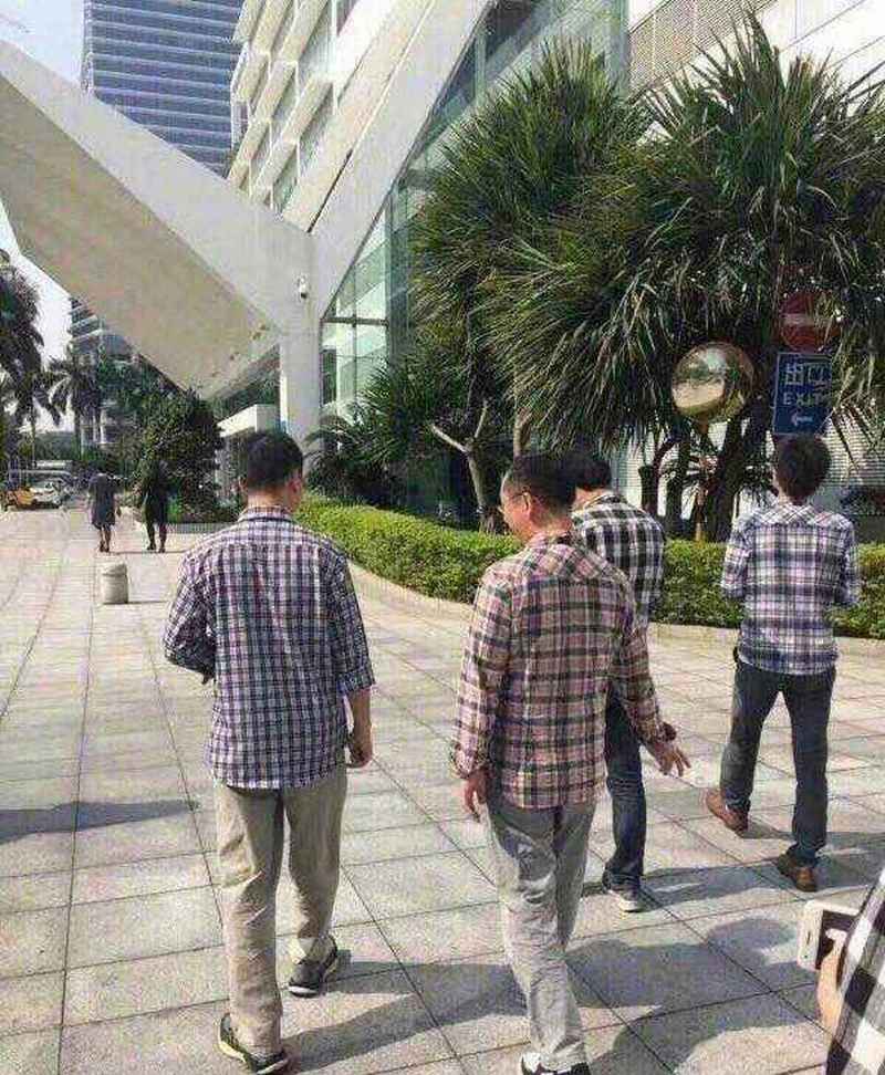 程序员夏天爱格子衫，那冬天选哪款外套？揭晓答案，心都化了😂！