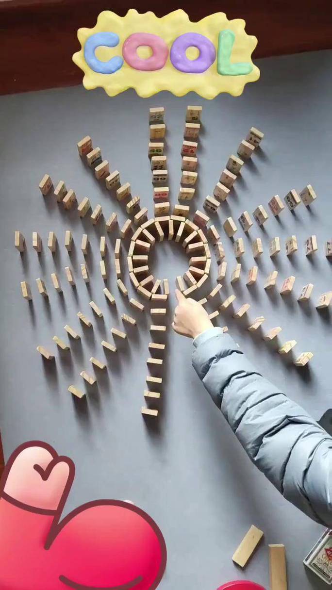 骨牌铺方格的玩法是怎样的？