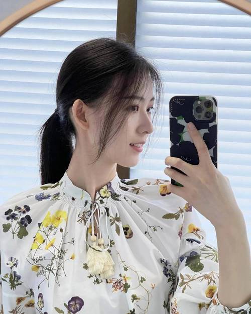 如何批量下载这些妹子的自拍图片呢？