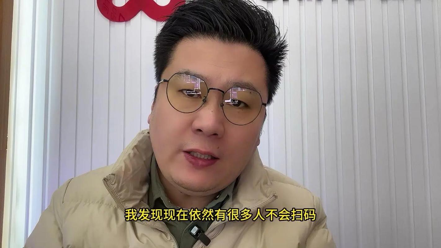 如何使用UniApp实现二维码扫描及生成功能？