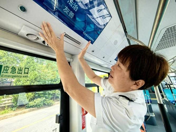 公交车内温度调节为何众说纷纭？
