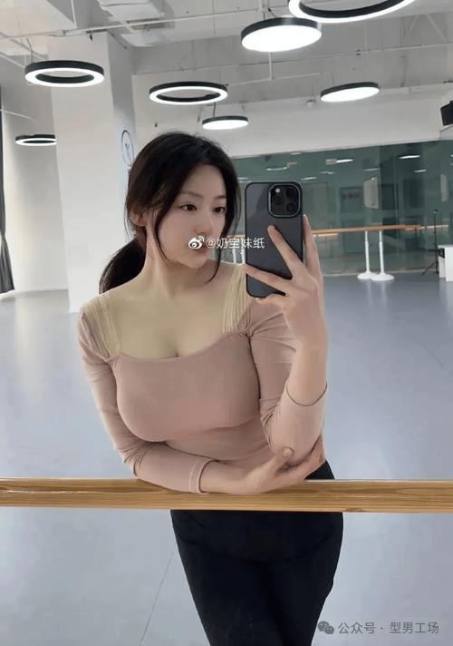 如何批量下载这些妹子的自拍图片呢？