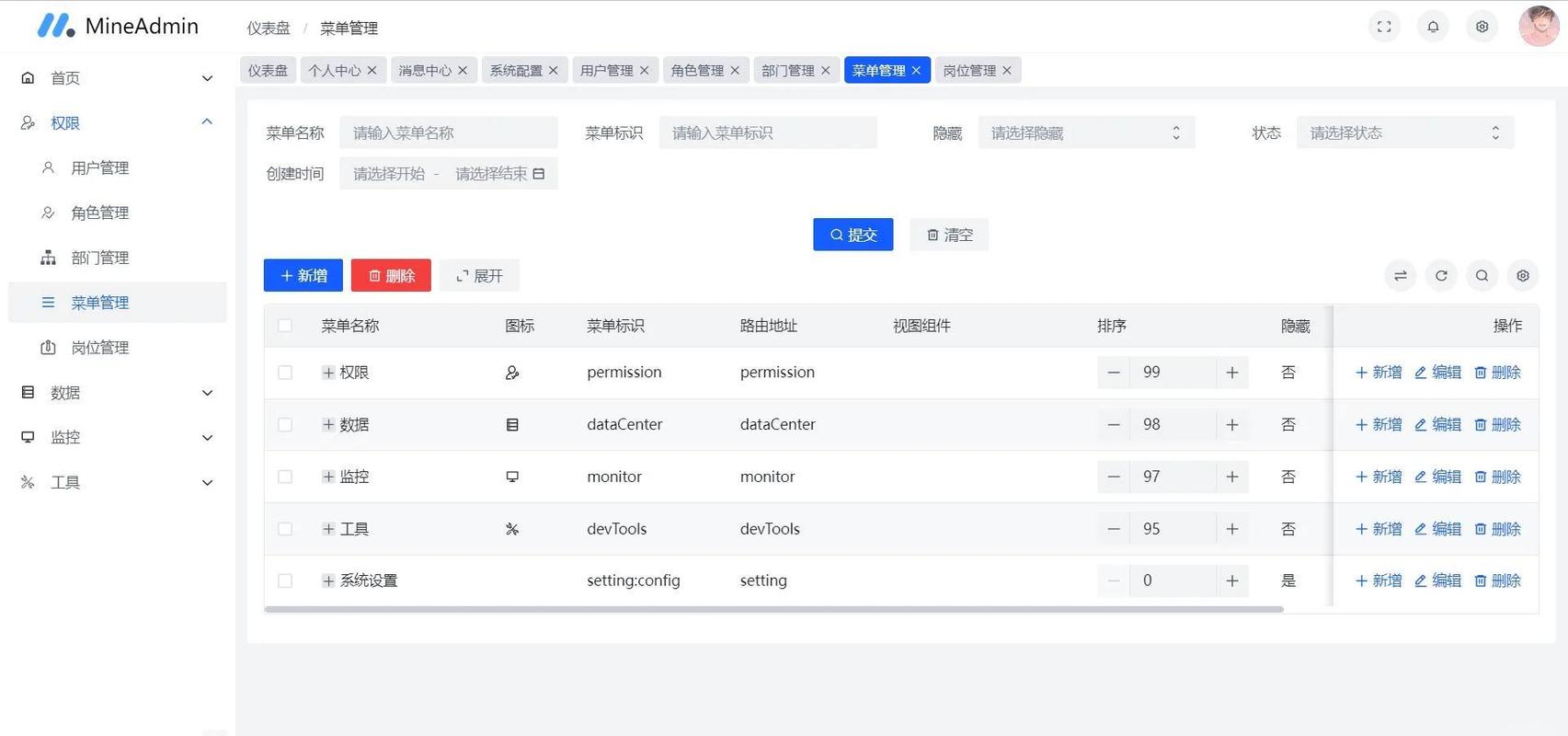 在模板最前边是 prepend 还是 append？