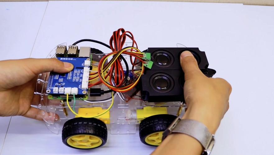 如何通过微信小程序控制树莓派（Raspberry Pi）小车？