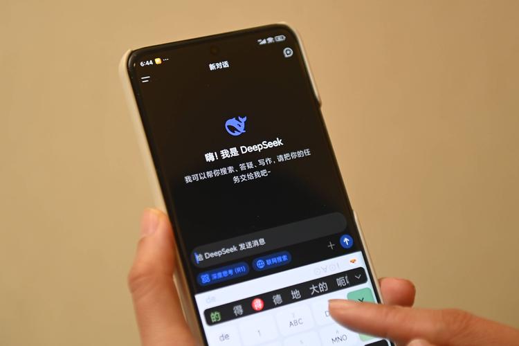 如何判断用户是通过手机客户端进行访问的？