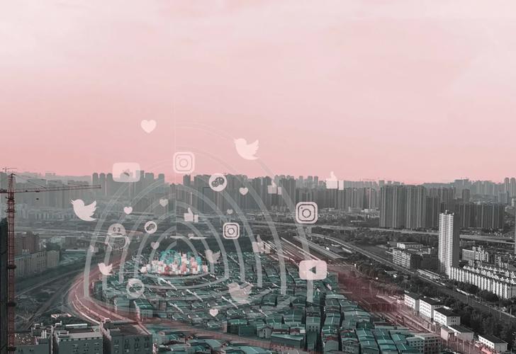 TypeScript中如何有效运用命名空间进行模块化设计？