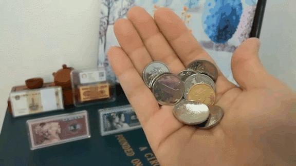 动态规划如何实现最少硬币找零问题？