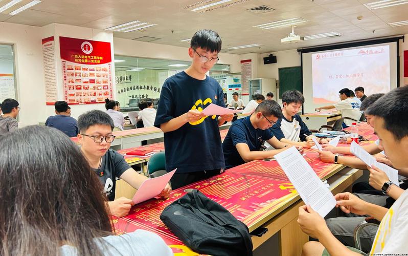 小组第三次讨论的主题是什么？